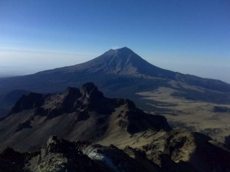 Vista del Popocatepetl desde la cima del Izta